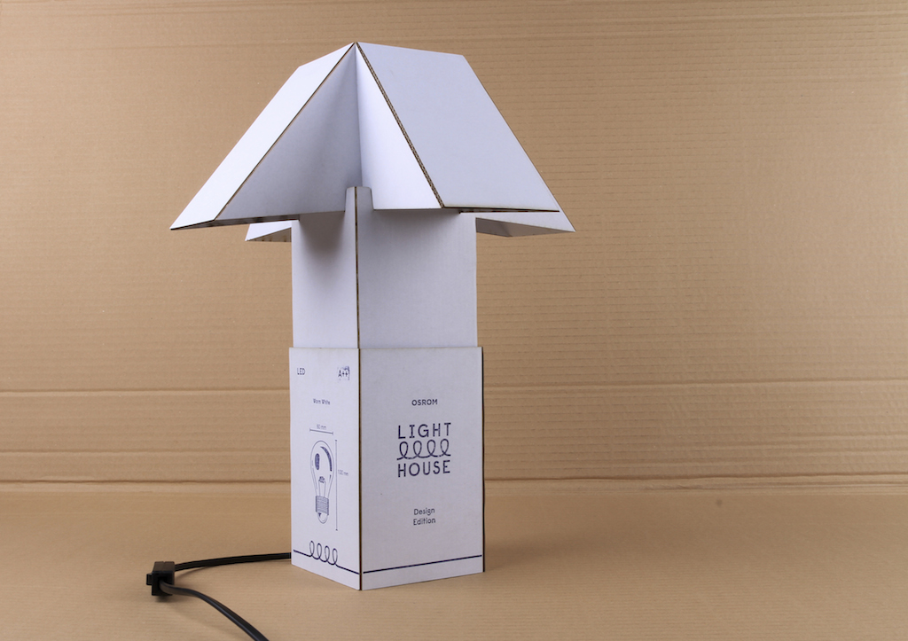 Die zusammengesetzte Lampe ist ausziehbar und lässt sich so an gewünschte Lichtsituationen anpassen.